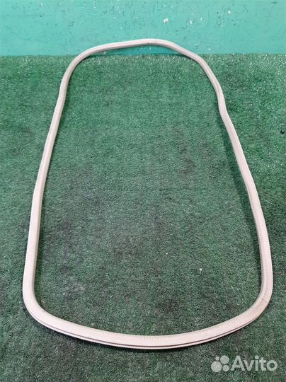 Уплотнитель люка Subaru Tribeca WX 2006