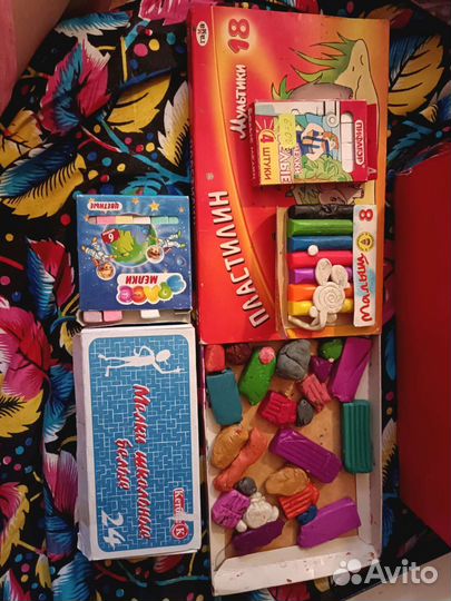 Мелки, пластилин