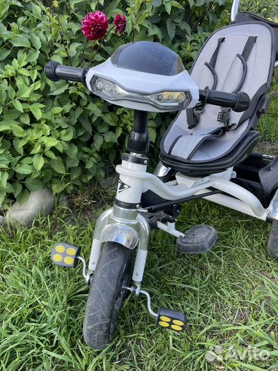 Трехколесный велосипед