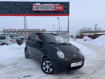 Автомобильный рынок россии. Счастливая женщина в своей машине. Рынок автомобилей. Предприниматель купил несколько подержанных автомобилей за 3500. Предприниматель купил несколько подержанных автомобилей за 3500.