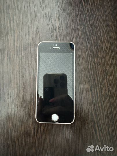 iPhone SE, 32 ГБ