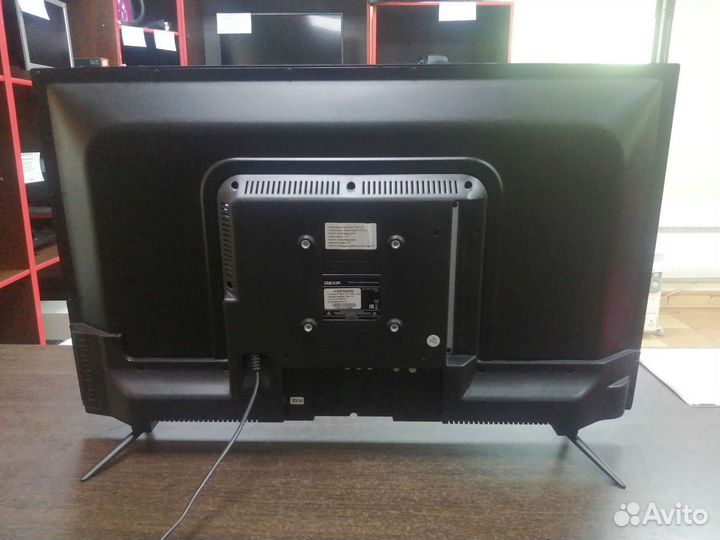 2) Телевизор dexp H32F8000Q (Smart TV)