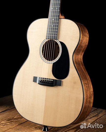 Martin Guitars 000-12E Koa