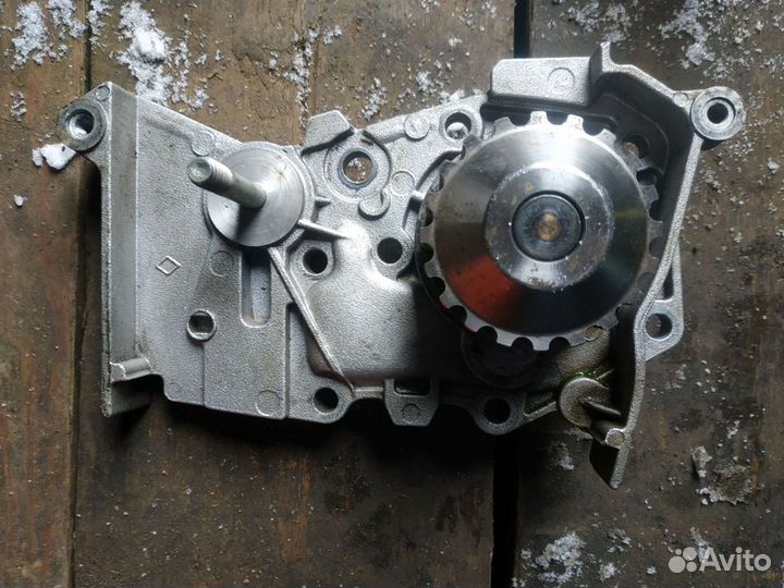 Помпа на renault fluence