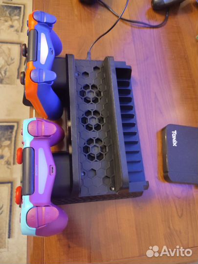 Подставка Dobe для PS4 pro с доп охлаждением