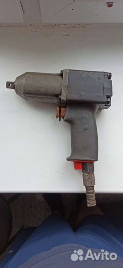 Гайковерт пневматический