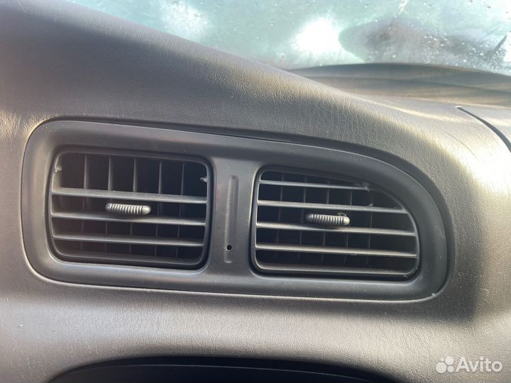 Дефлектор центральный Kia Clarus