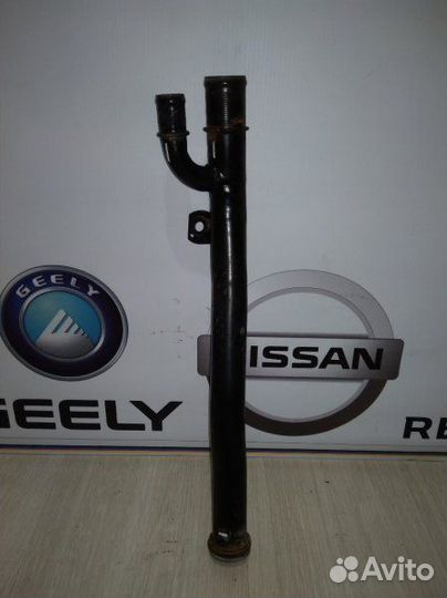 Патрубок на блоке Renault logan