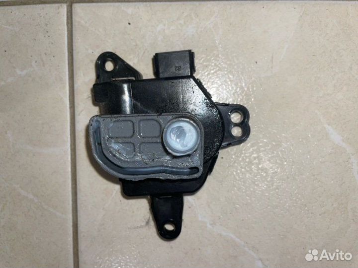 Моторчик заслонки отопителя Kia Ceed D4FB 2011