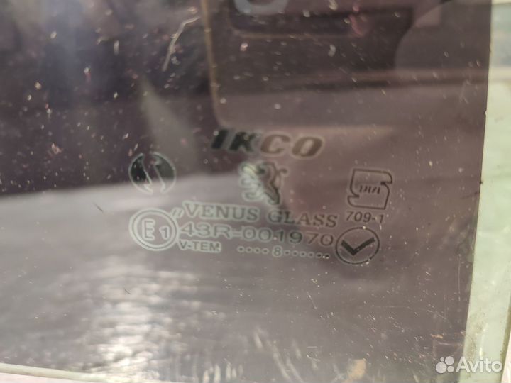 Стекло заднее правое Peugeot 206