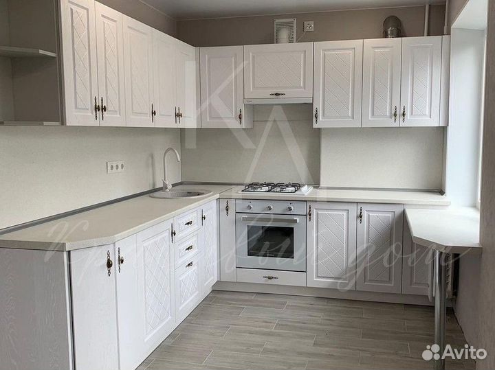 Современная кухня в наличии