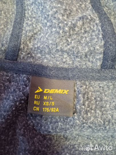 Теплая кофта с капюшоном