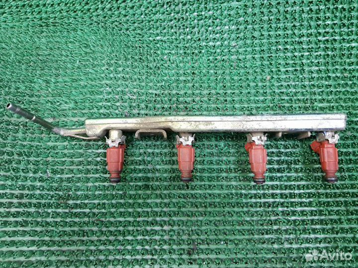 Топливная рампа с форсунками Nissan Almera N16 N16