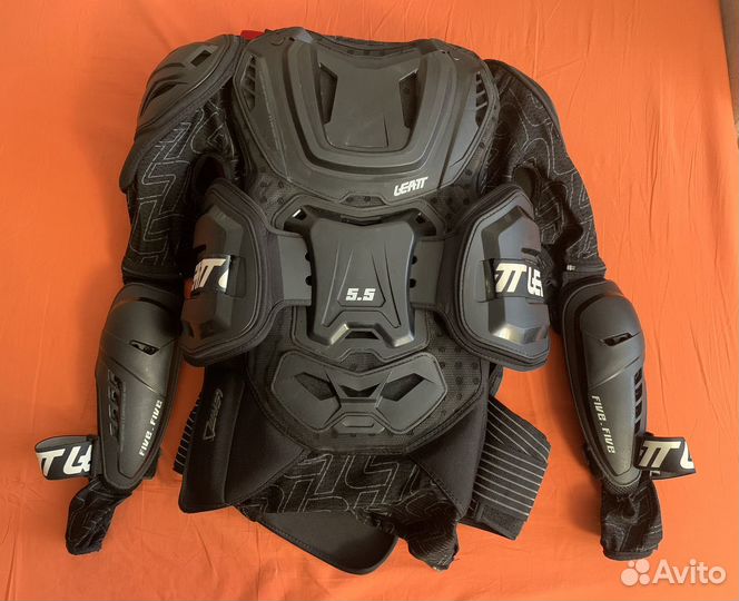 Защита тела Leatt Body Protector 5.5 Black s/m