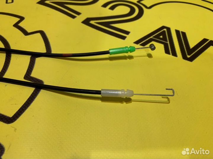 Замок двери передний правый Toyota Ist NCP60