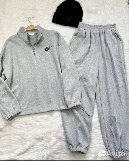 Спортивный костюм женский