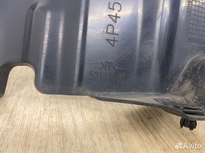 Дефлектор радиатора правый Mitsubishi Pajero Sport