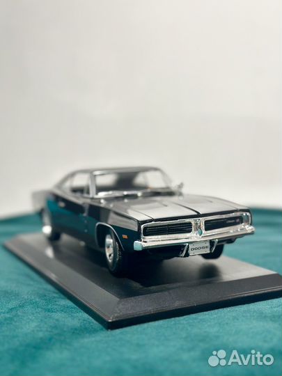 Коллекционная машинка 1:18 Dodge Charger R/T 1969г