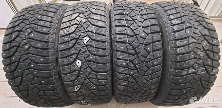 Bridgestone Blizzak Spike-02 215/60 R17 100T