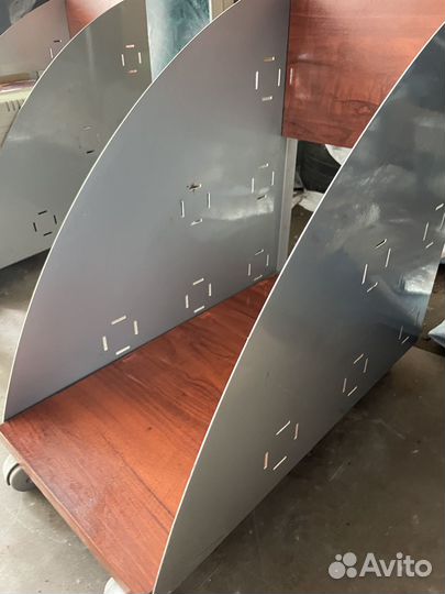 Полка стелах на колесах