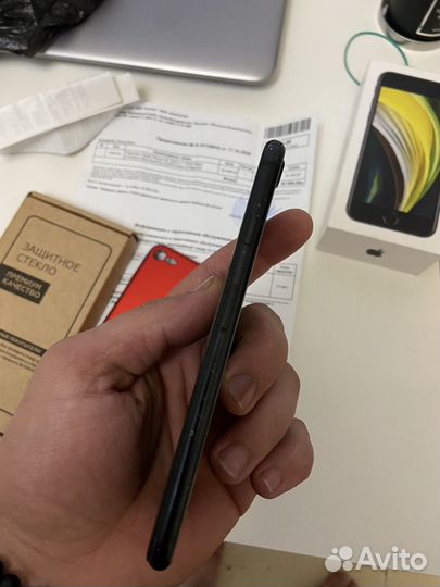 Телефон iPhone se 2020