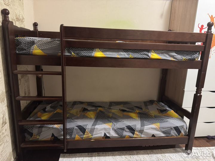 Двухярусная кровать б/у из массива
