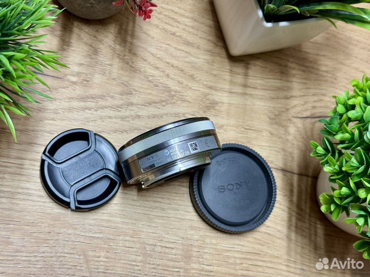 Sony e sel16f28 16 mm f/2.8