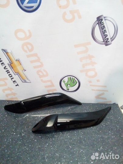 Реснички на фару новые Renault Logan 2