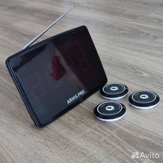 Кнопка вызова официанта в ресторан, кафе с табло