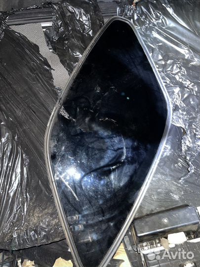 Стекло задней стойки kia sportage 2