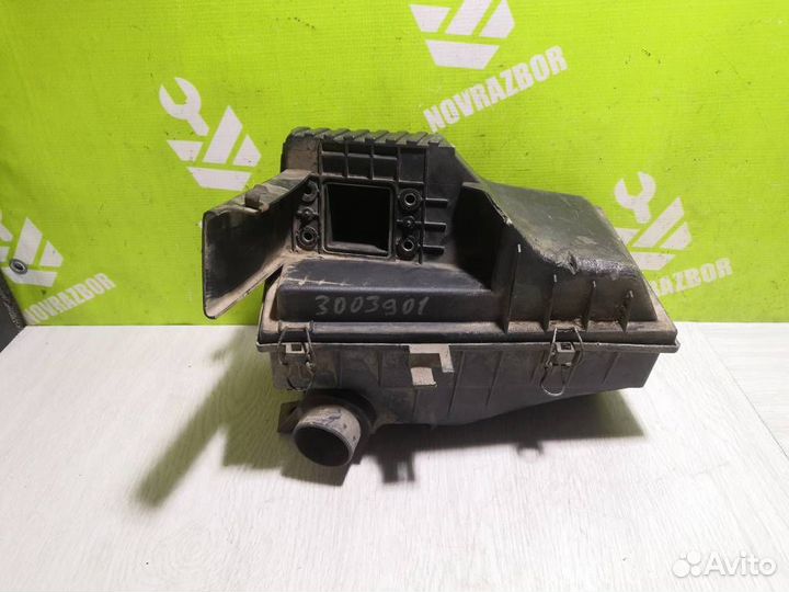 Корпус воздушного фильтра Фольксваген Пассат Б3