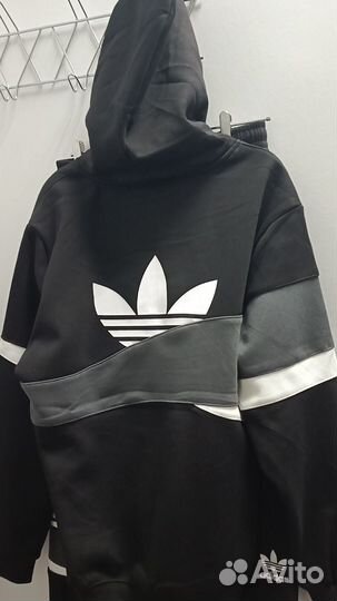 Спортивный костюм adidas