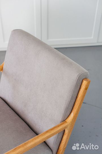 Кресло из дерева