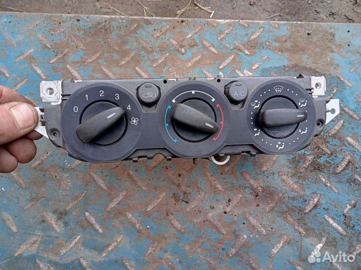 Блок управления отопителем Ford Focus 2