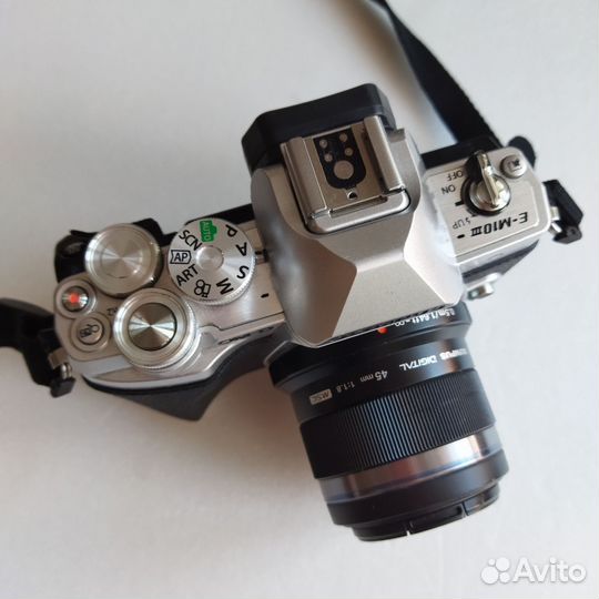 Olympus OM-D E-M10 Mark III и 45mmf/1.8