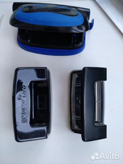 Канцтовары: папки, клеевые карандаши, маркеры