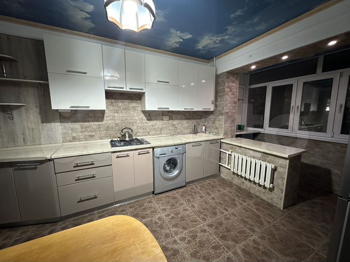 3-к. квартира, 70 м², 8/10 эт.