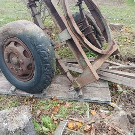 Ступица и балки и поворотный механизм телеги