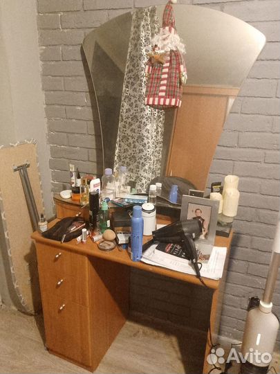 Трюмо с зеркалом