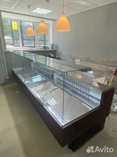 Витрина холодильная в магазин в отличном состоянии