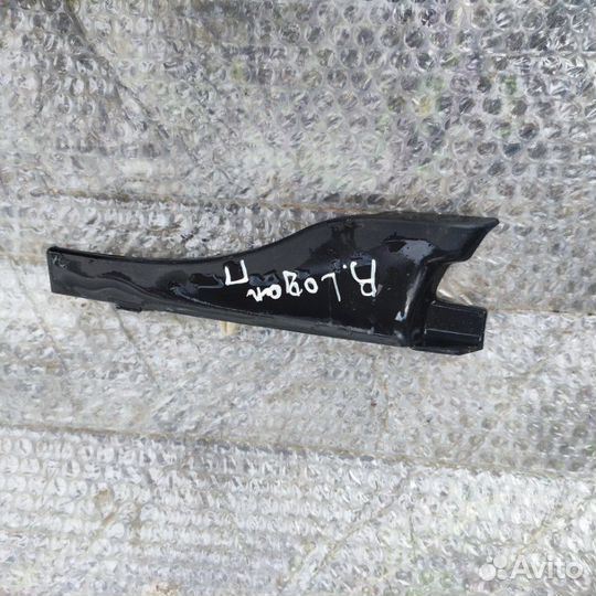 Накладка крыла правая Renault Logan 1 K7M 1.6 2010
