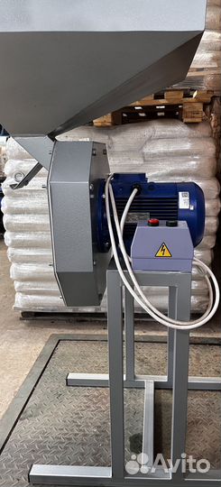 Зернодробилка молотковая