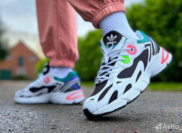 Кроссовки adidas astir