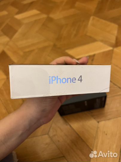 Коробки от iPhone 5s и iPhone 4