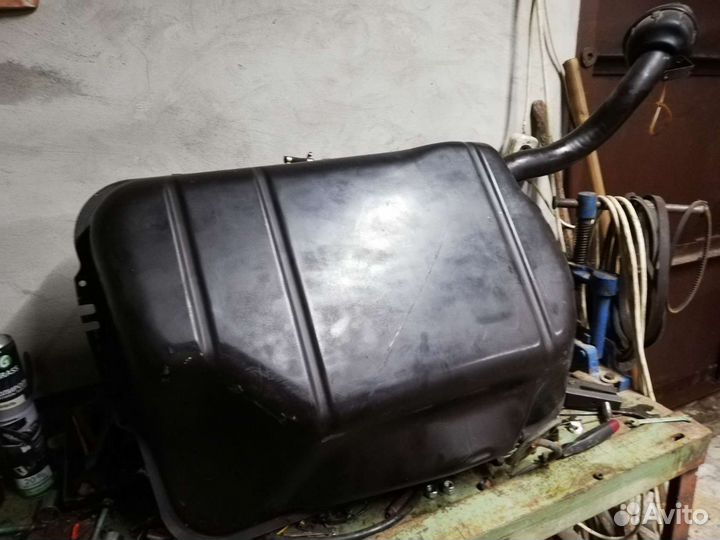 Бензобак на ауди 80 б3 89