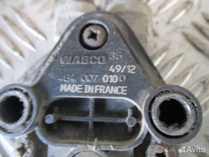 Кран уровня пола кабины Wabco 4640070100