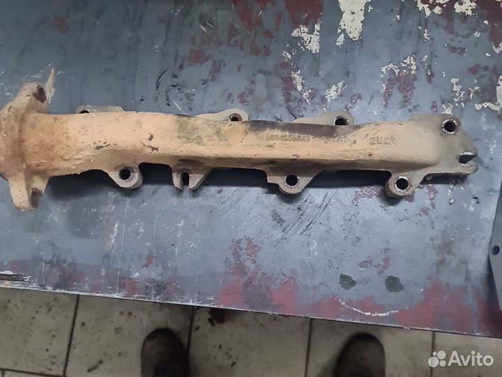 Коллектор выпускной правый Dodge Ram 5.7 2013г