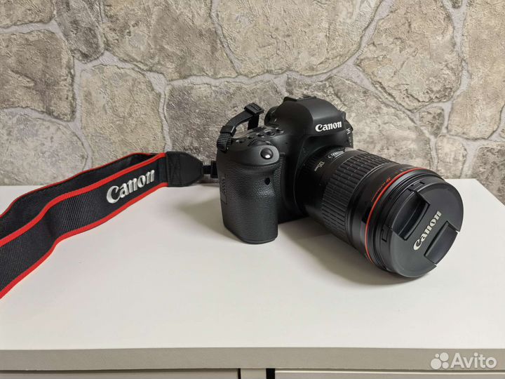 Зеркальный фотоаппарат Canon 6D Mark II
