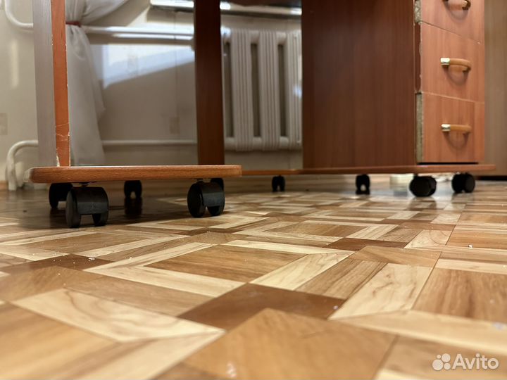 Компьютерный стол бу на колёсах
