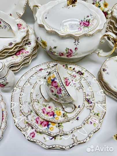 Набор столовой посуды новый